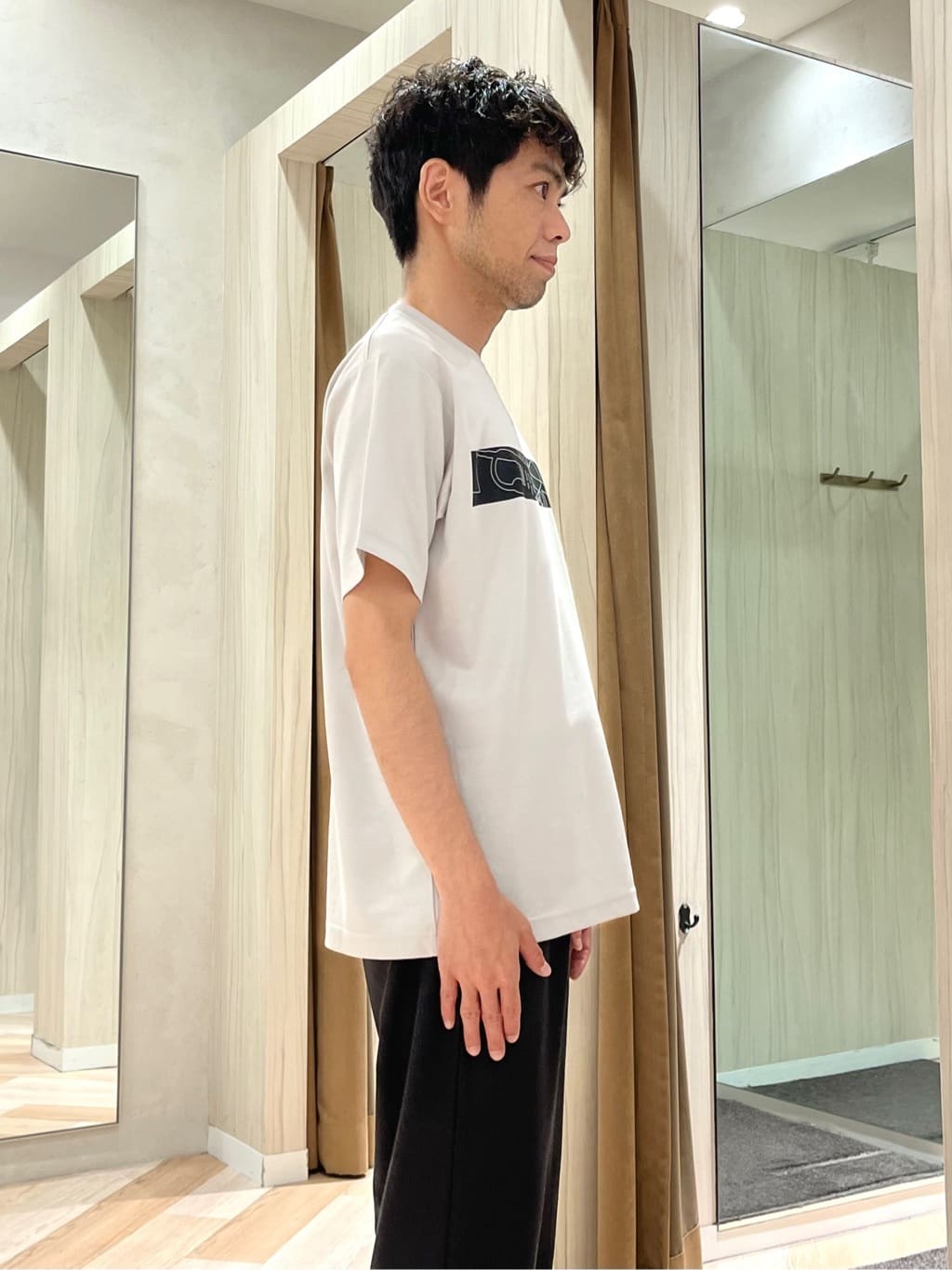 URAさんの「TAKEO KIKUCHI｜【COOL CITY WEAR】エアートール オープンカラーシャツ /接触冷感・通気性」を使ったコーディネート