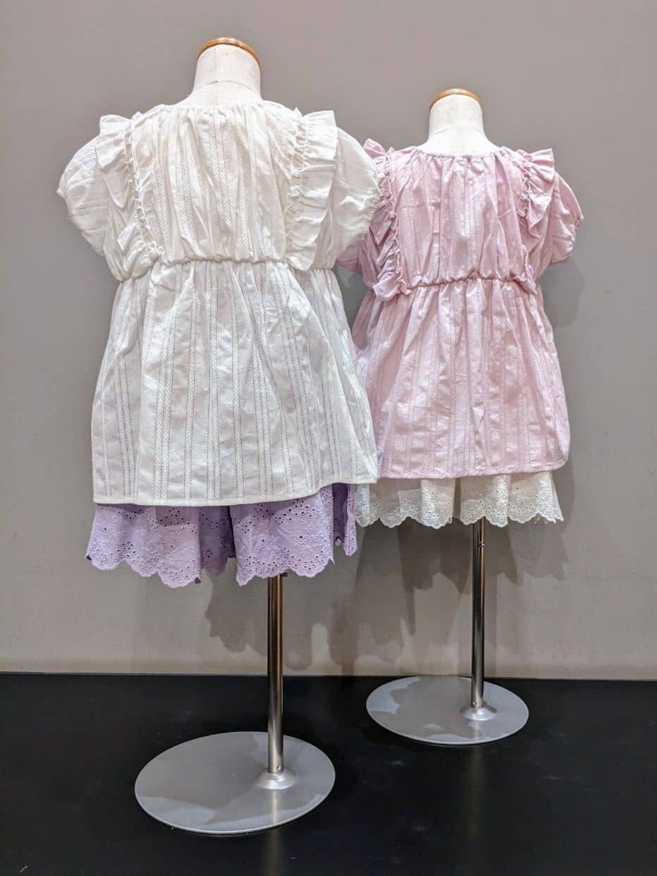 vacheさんの「SHOO･LA･RUE｜【100-120cm】コットンフリルブラウス」を使ったコーディネート