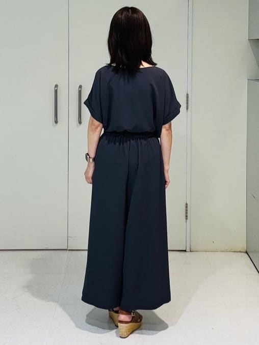 makiさんの「UNTITLED｜【手洗い／88cm正方形】シアー素材チェーン柄スカーフ」を使ったコーディネート