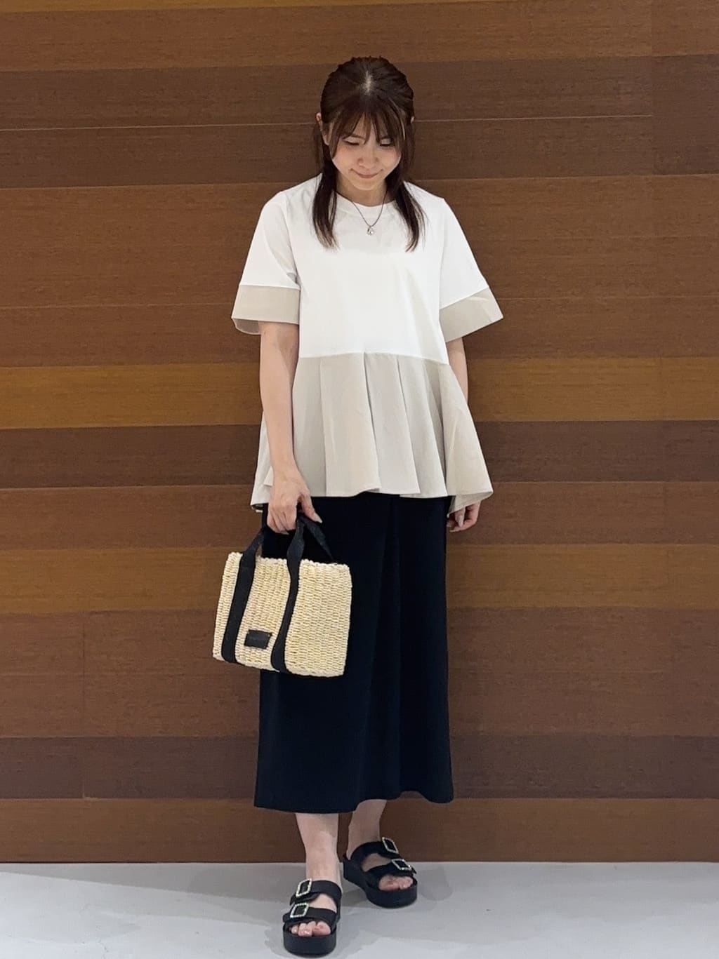 まみさんの「OPAQUE.CLIP｜配色フハクドッキングペプラムトップス【洗濯機洗い可／抗ピル】」を使ったコーディネート