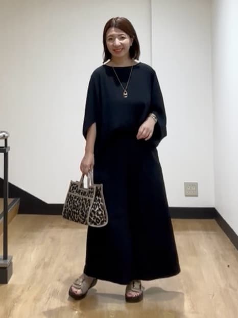 MIKIKOさんの「UNTITLED｜◆【セットアップ可/接触冷感/イージーケア/体型カバー】リラクミスト モモンガブラウス」を使ったコーディネート