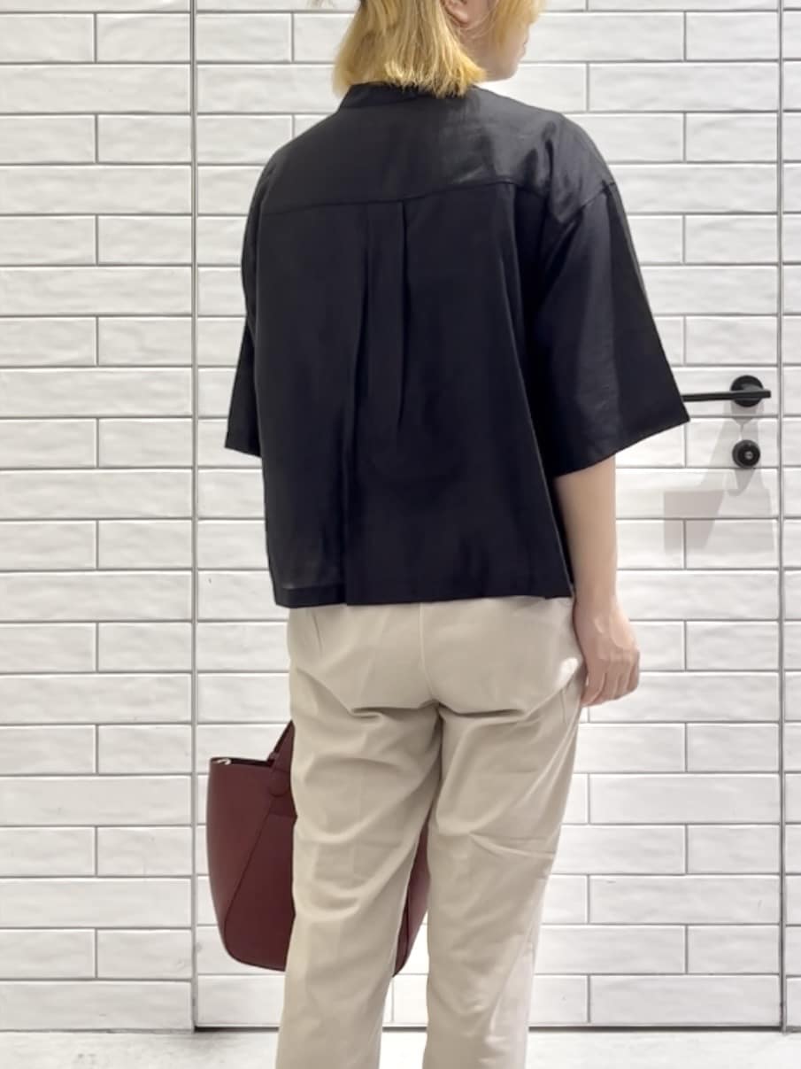 しおりさんの「OPAQUE.CLIP｜シアーダブルポケットシャツ【洗濯機洗い可】」を使ったコーディネート