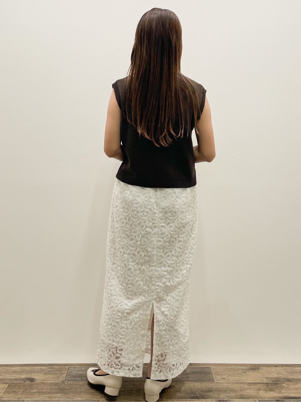 Asukaさんの「OPAQUE.CLIP｜《美人百花掲載》レースイージーナロースカート【洗濯機洗い可】」を使ったコーディネート