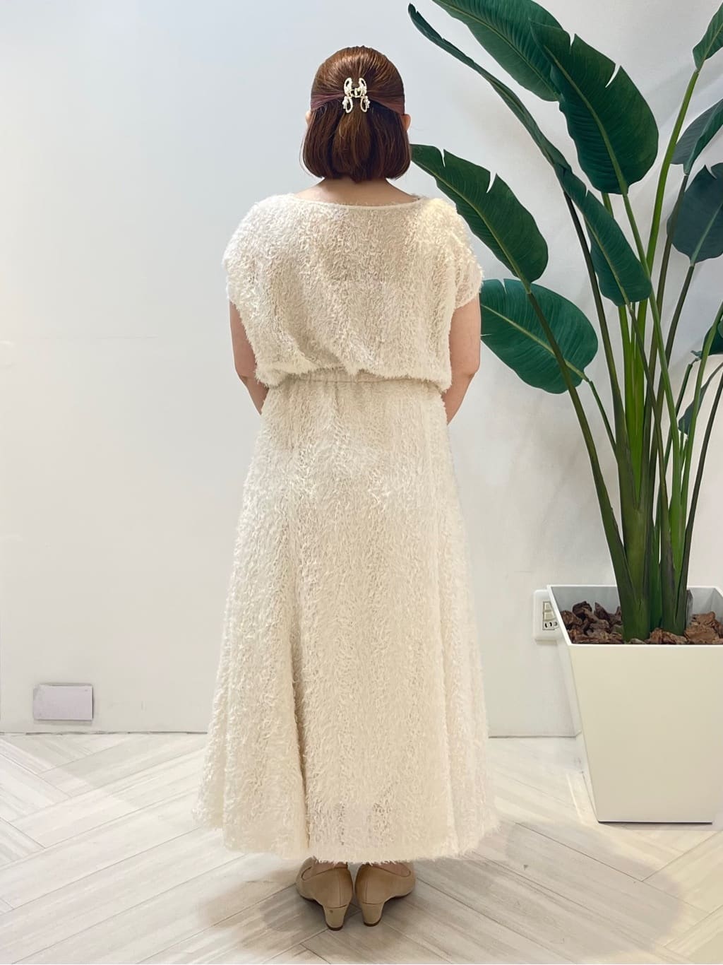 Tomoさんの「UNTITLED｜【セットアップ可/洗える】フェザーフレンチスリーブブラウス」を使ったコーディネート