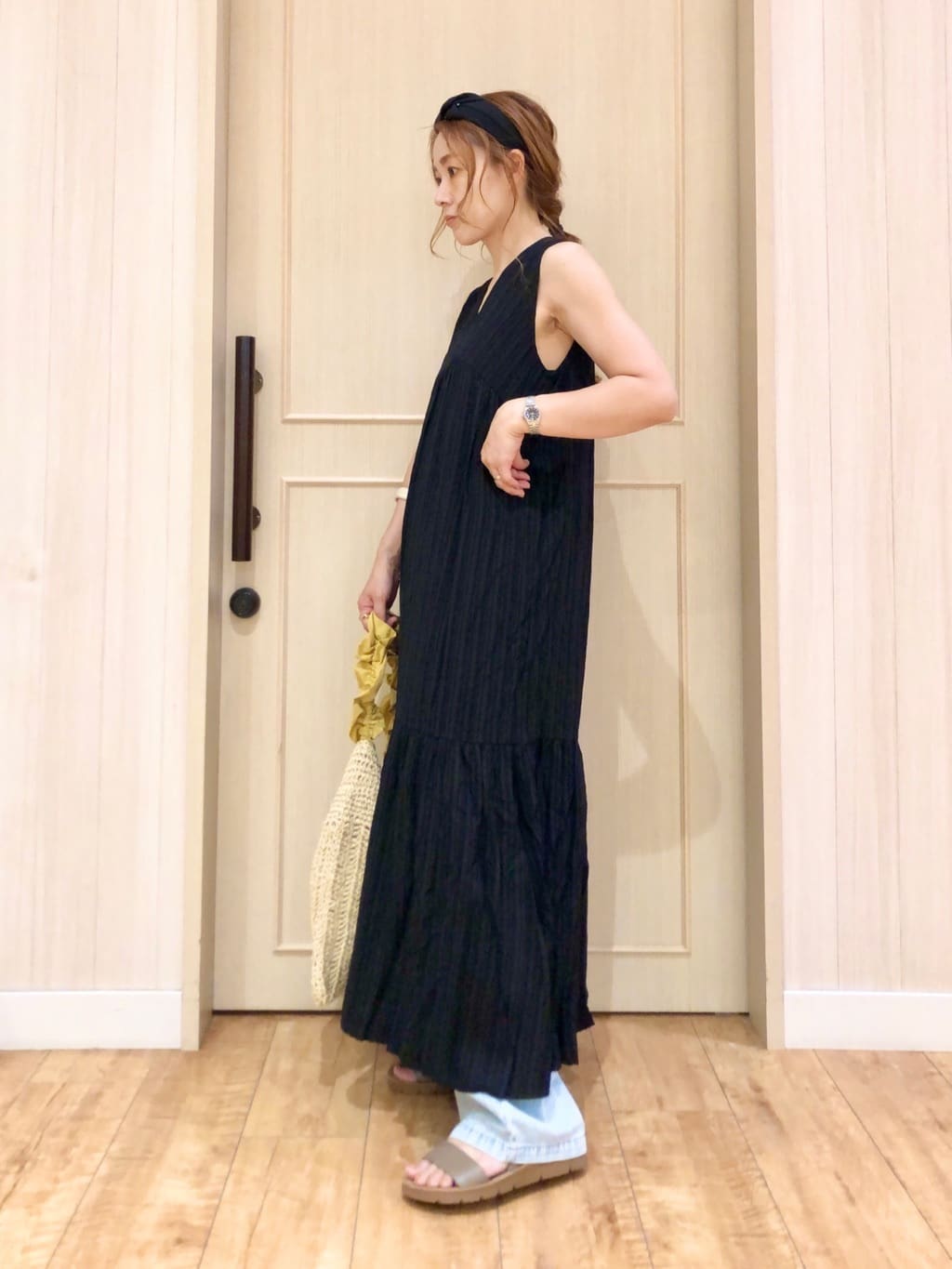 YOUさんの「SHOO･LA･RUE｜【S-LL】後ろ姿も抜かりなく 1枚でサマ見え ティアードワンピース」を使ったコーディネート