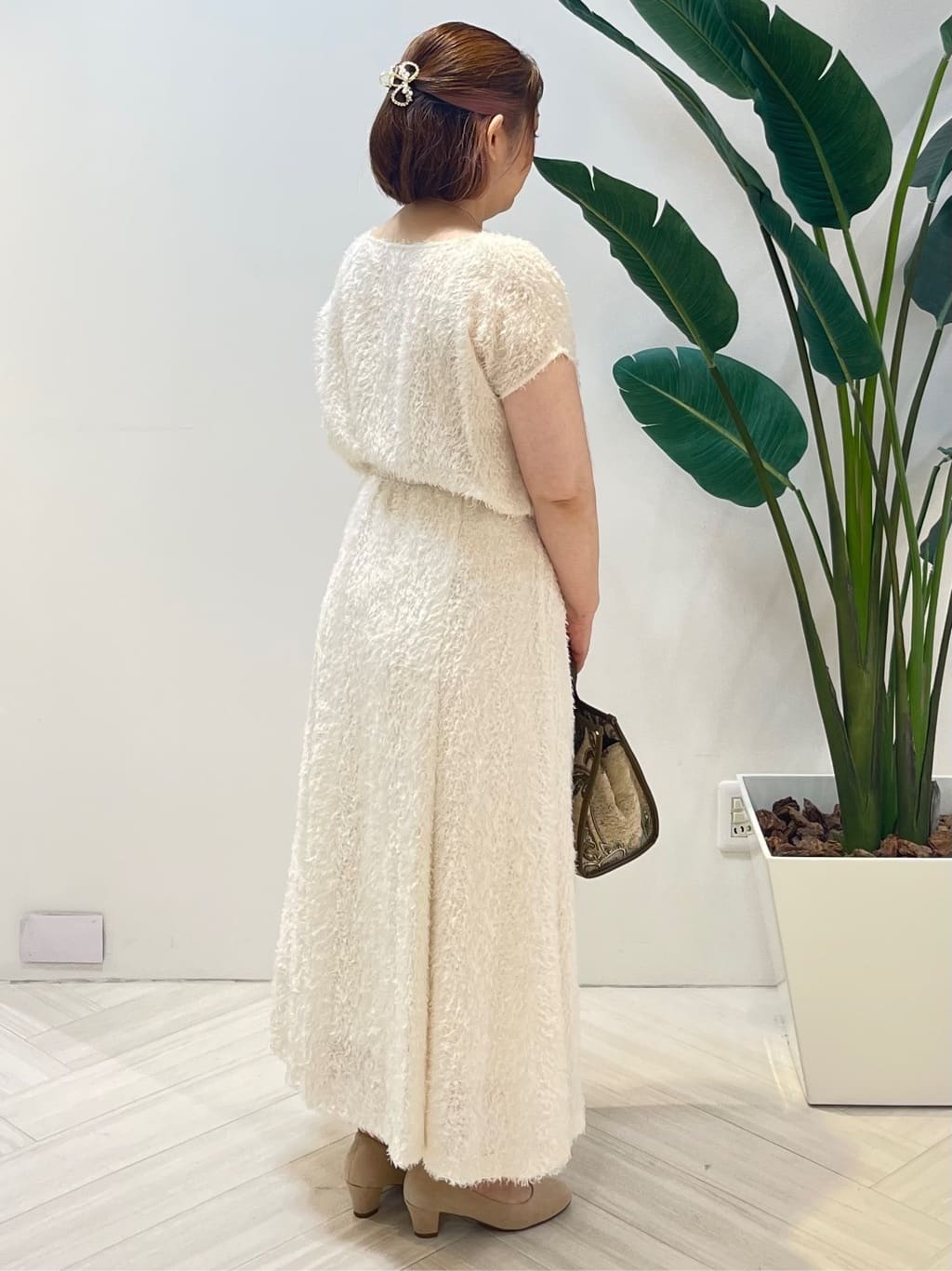 Tomoさんの「UNTITLED｜【セットアップ可/洗える】フェザーフレンチスリーブブラウス」を使ったコーディネート