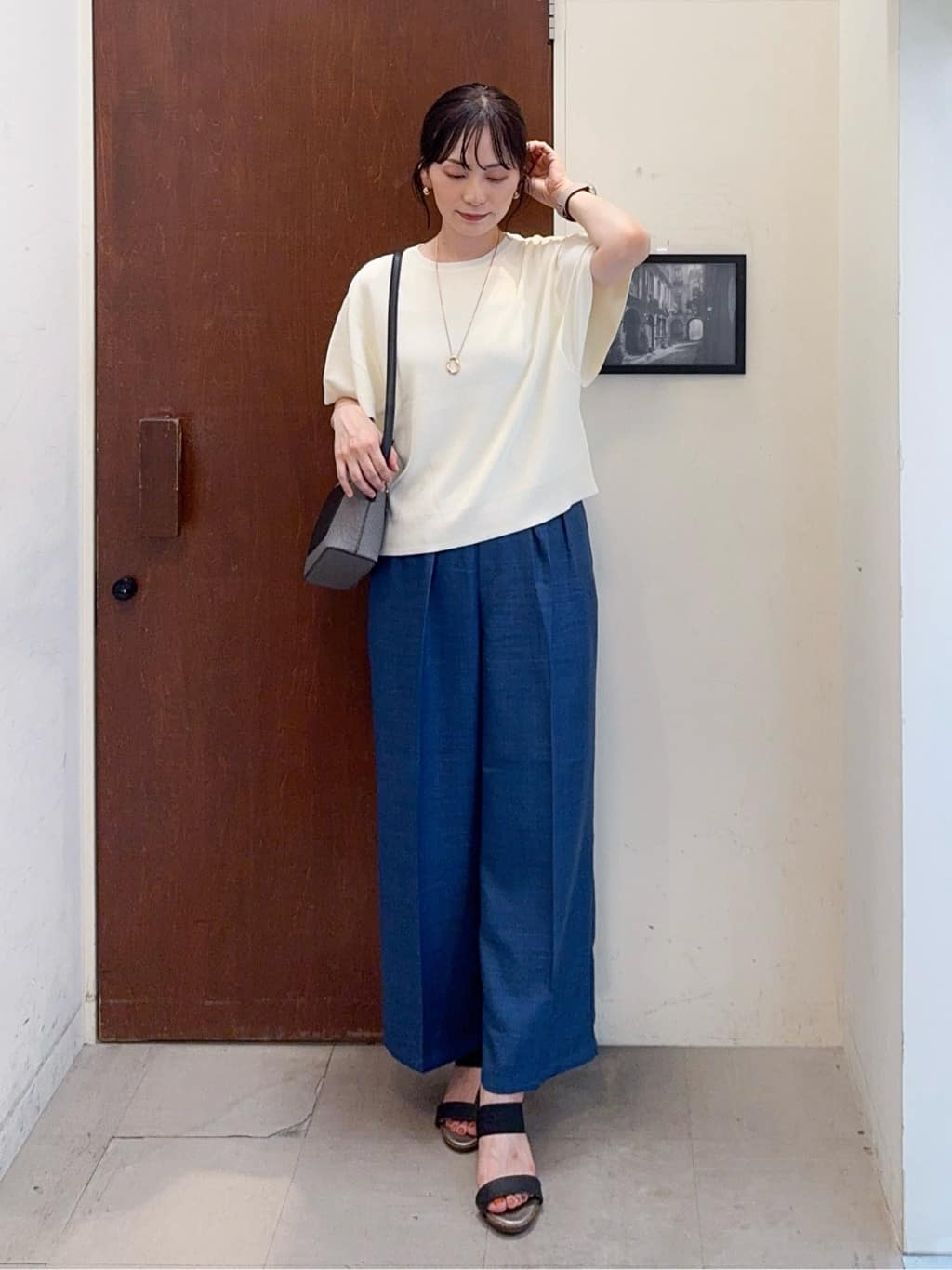𝐇𝐢𝐫𝐨𝐦𝐢さんの「SHOO･LA･RUE｜【S-LL】二の腕はカバーして魅せる フレアスリーブニット」を使ったコーディネート