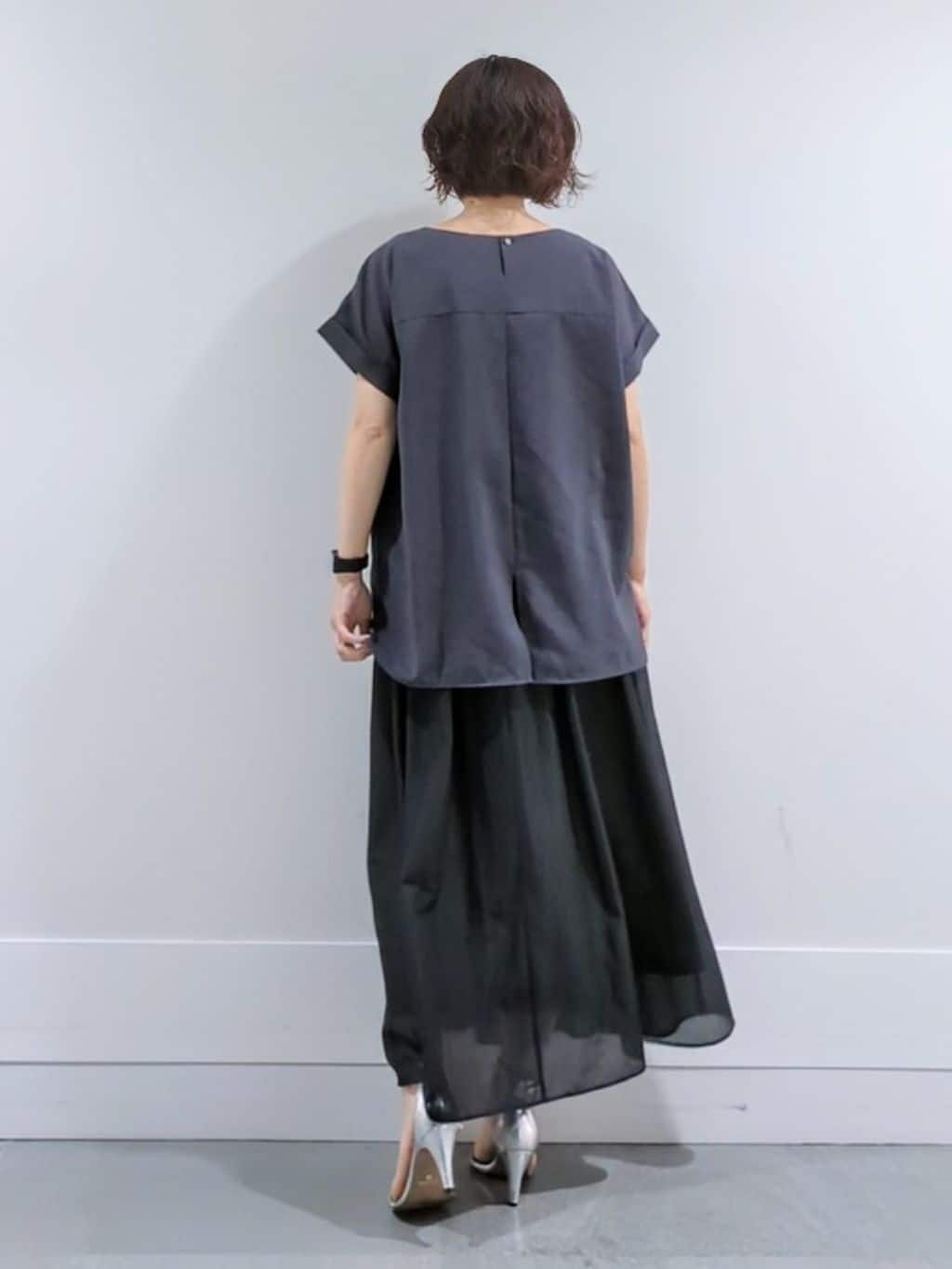 ミズタさんの「UNTITLED｜【セットアップ可/はっ水/通勤】リラククール 半袖ブラウス」を使ったコーディネート