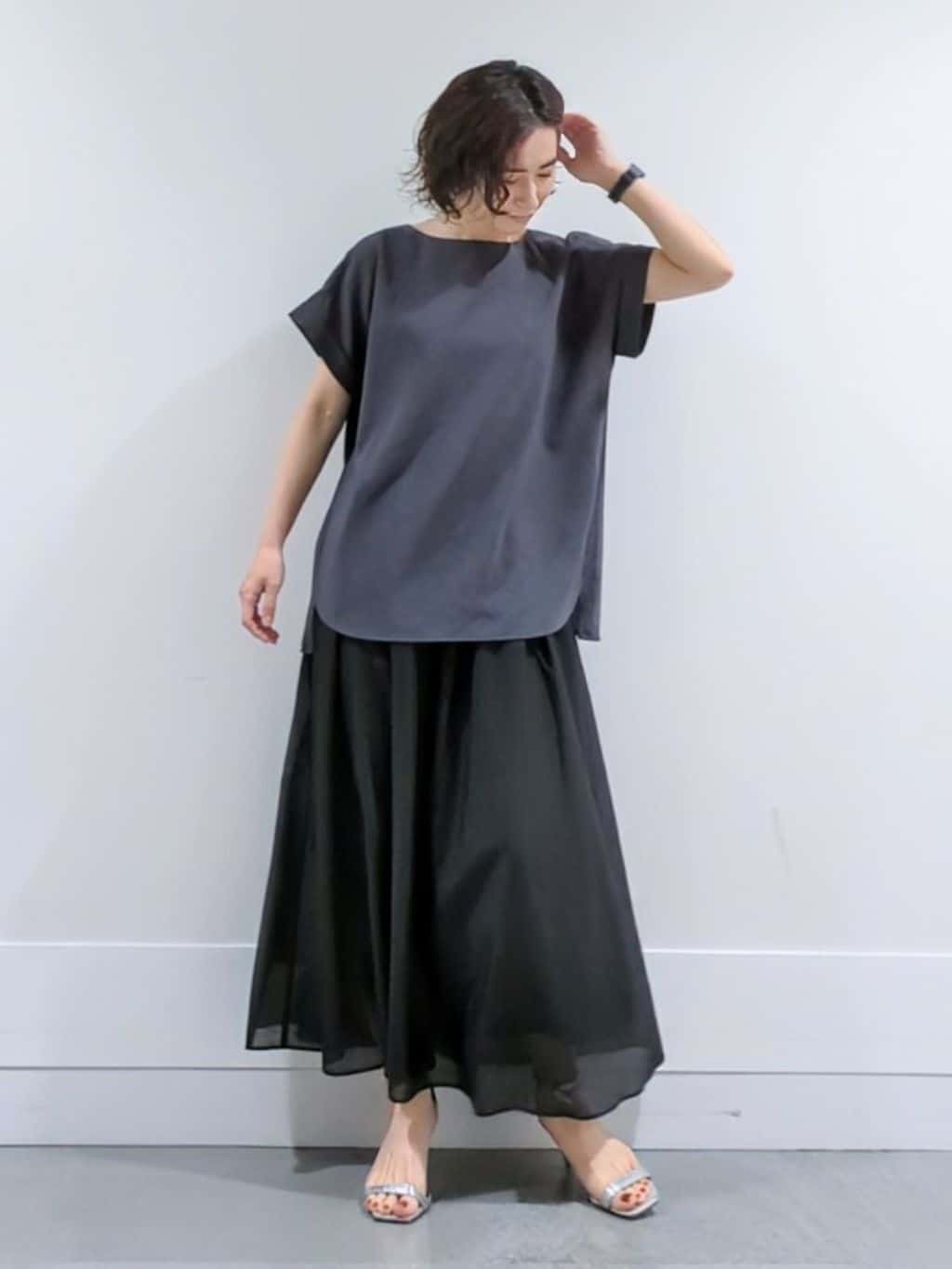 ミズタさんの「UNTITLED｜【セットアップ可/はっ水/通勤】リラククール 半袖ブラウス」を使ったコーディネート