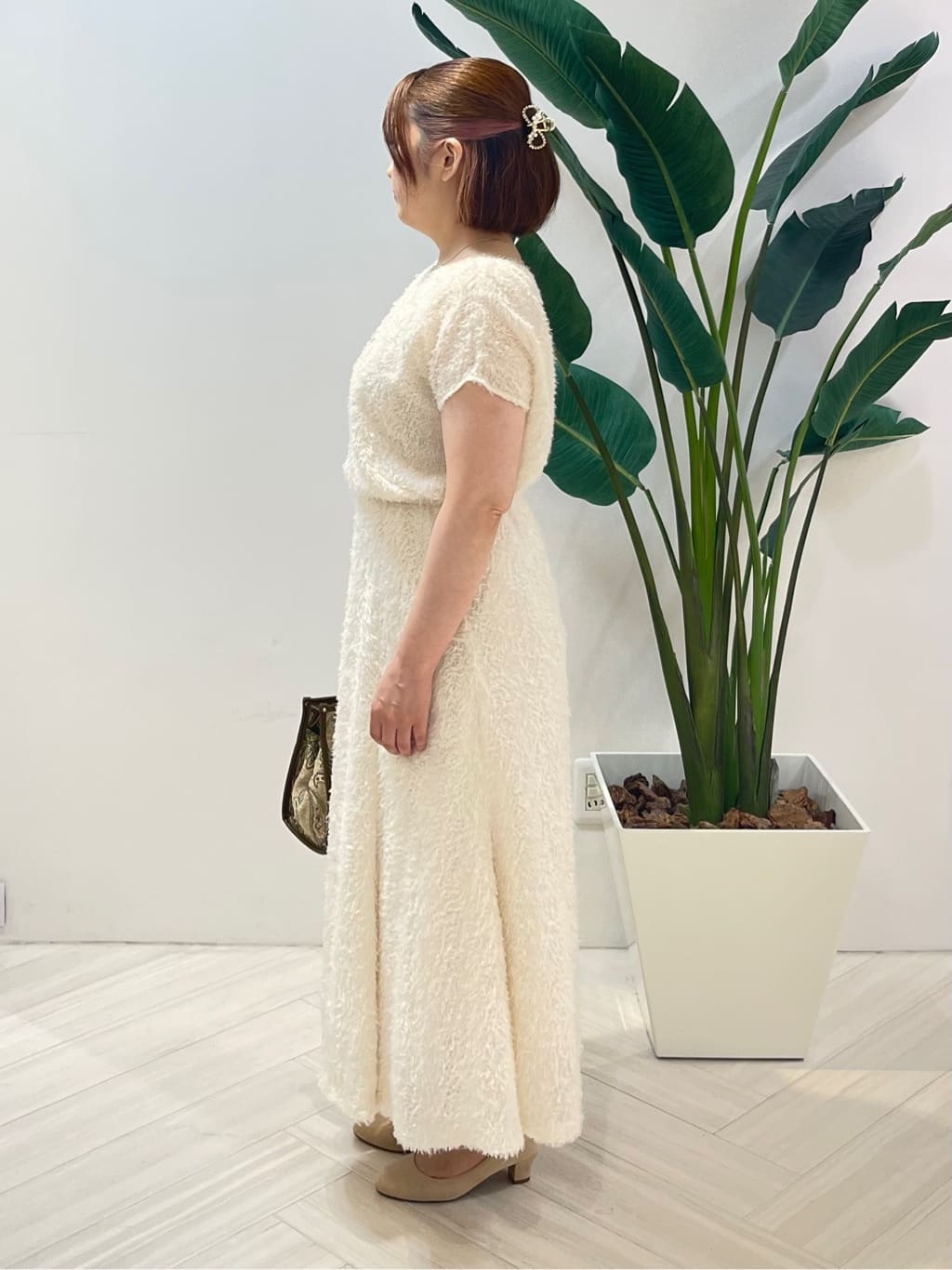 Tomoさんの「UNTITLED｜【セットアップ可/洗える】フェザーフレンチスリーブブラウス」を使ったコーディネート