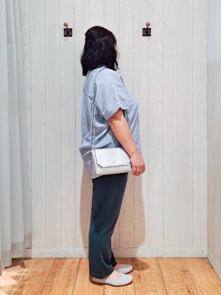 kotomiさんの「SHOO･LA･RUE｜【S-LL/UV/接触冷感/抗菌防臭】体型を自然にカバー フレンチリネンブレンド襟付ドルマンシャツ」を使ったコーディネート