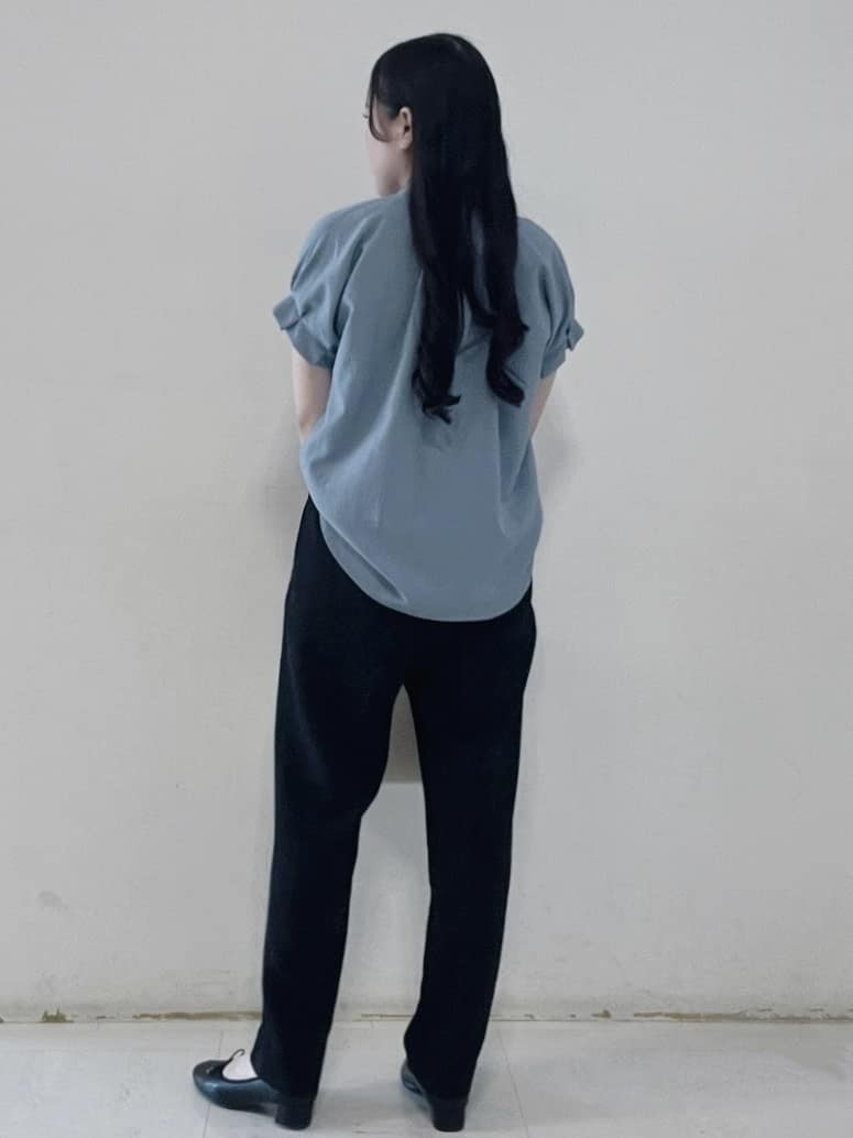 Hitomiさんの「index｜《7色展開／XS-LLサイズ》タックスリーブスキッパーブラウス【洗濯機洗い可／吸水速乾／抗ピル／防シ」を使ったコーディネート