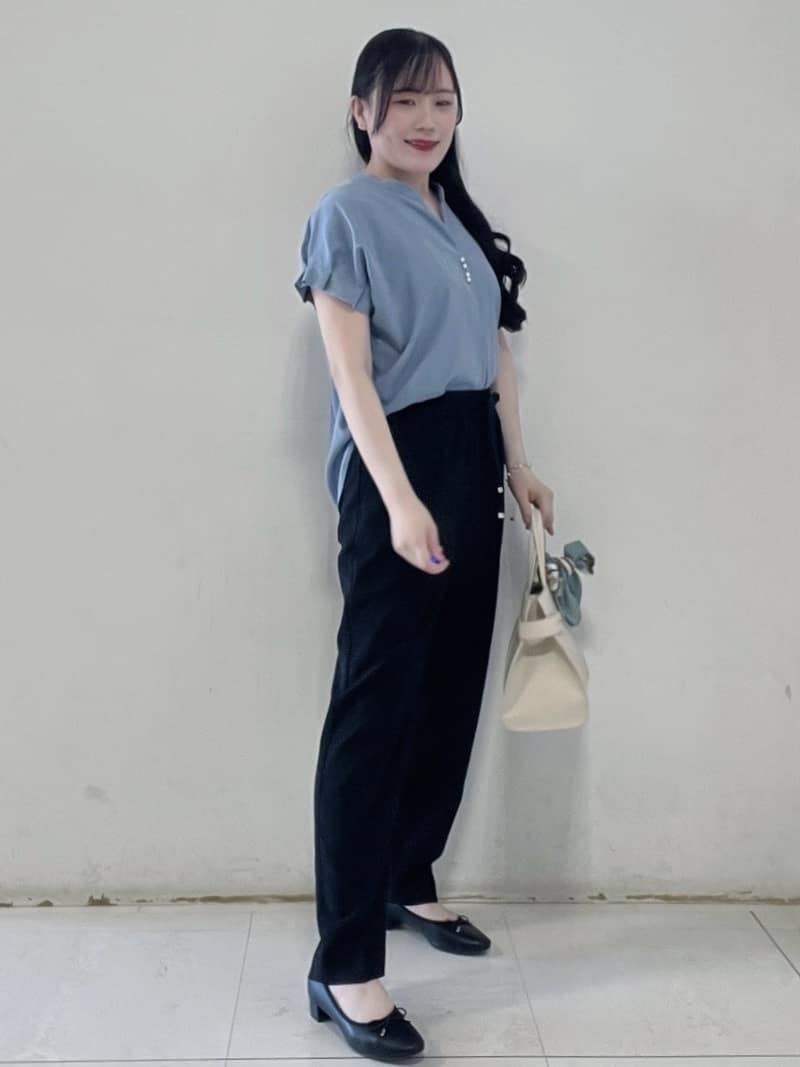 Hitomiさんの「index｜《7色展開／XS-LLサイズ》タックスリーブスキッパーブラウス【洗濯機洗い可／吸水速乾／抗ピル／防シ」を使ったコーディネート