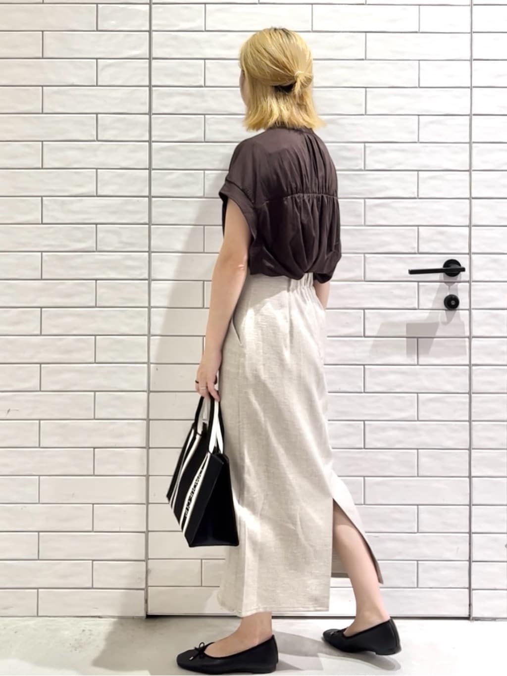 しおりさんの「OPAQUE.CLIP｜スキッパーフレアカットソー【接触冷感／洗濯機洗い可】」を使ったコーディネート