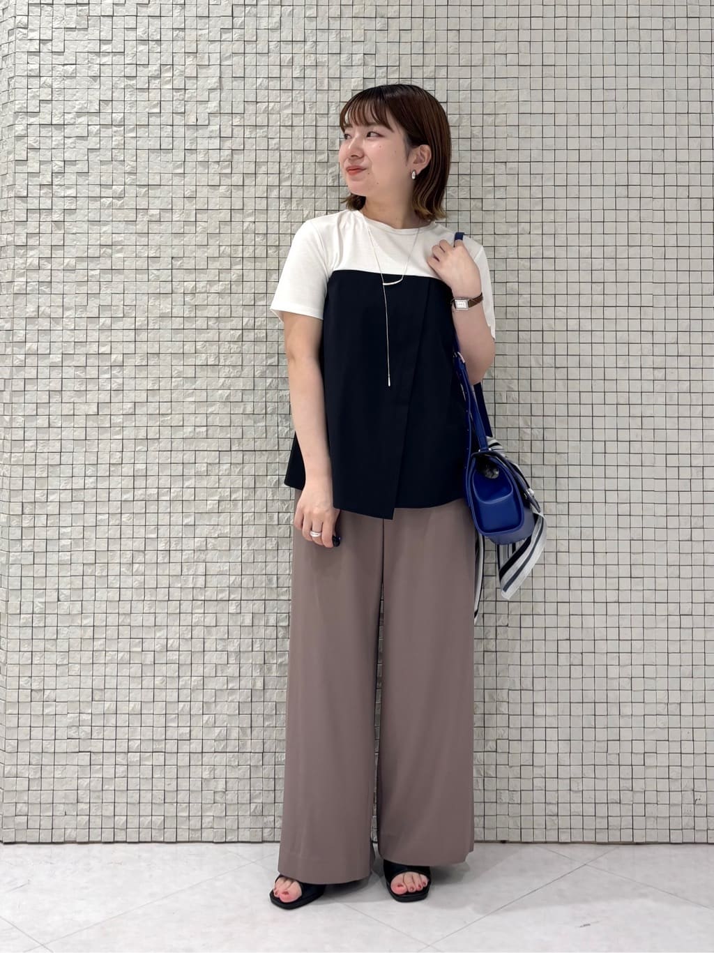 sakuさんの「INDIVI｜【体型カバー/SETUP可能】ジョーゼット　ドルマンブラウス」を使ったコーディネート