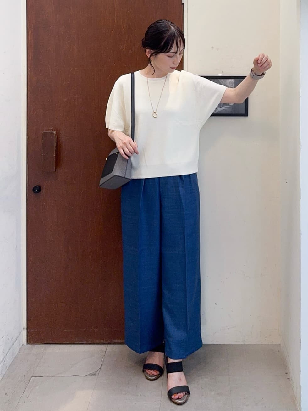 𝐇𝐢𝐫𝐨𝐦𝐢さんの「SHOO･LA･RUE｜【S-LL】二の腕はカバーして魅せる フレアスリーブニット」を使ったコーディネート