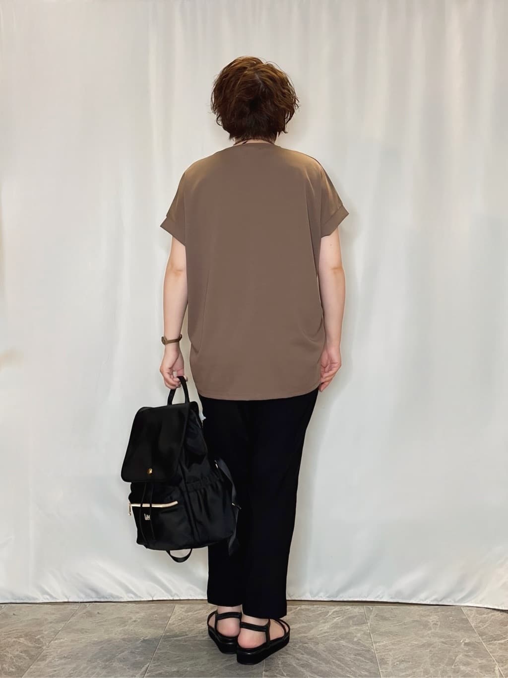 たみさんの「SHOO･LA･RUE｜【S-LL/汗ジミ軽減/ひんやり/UV】体型カバーに タック入りドルマントップス」を使ったコーディネート