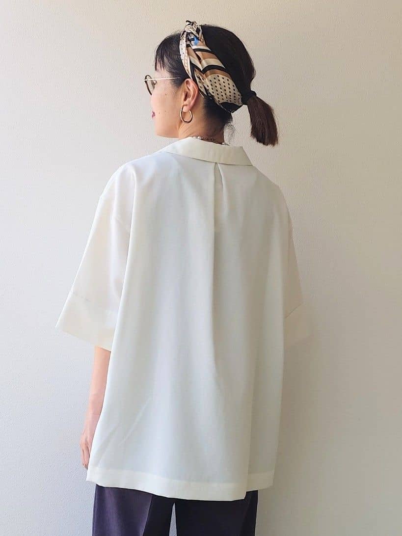 MUTSUKOさんの「UNTITLED｜【UVカット/接触冷感/吸水速乾/ゆったり】V開きネックシャツ」を使ったコーディネート