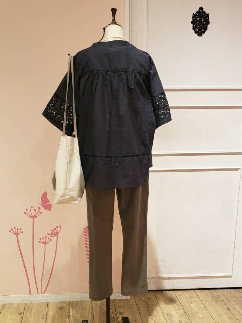 てんぽさんの「SHOO･LA･RUE｜【S-LL/6分袖】レースデザインで華やか見え お袖刺繍ブラウス」を使ったコーディネート