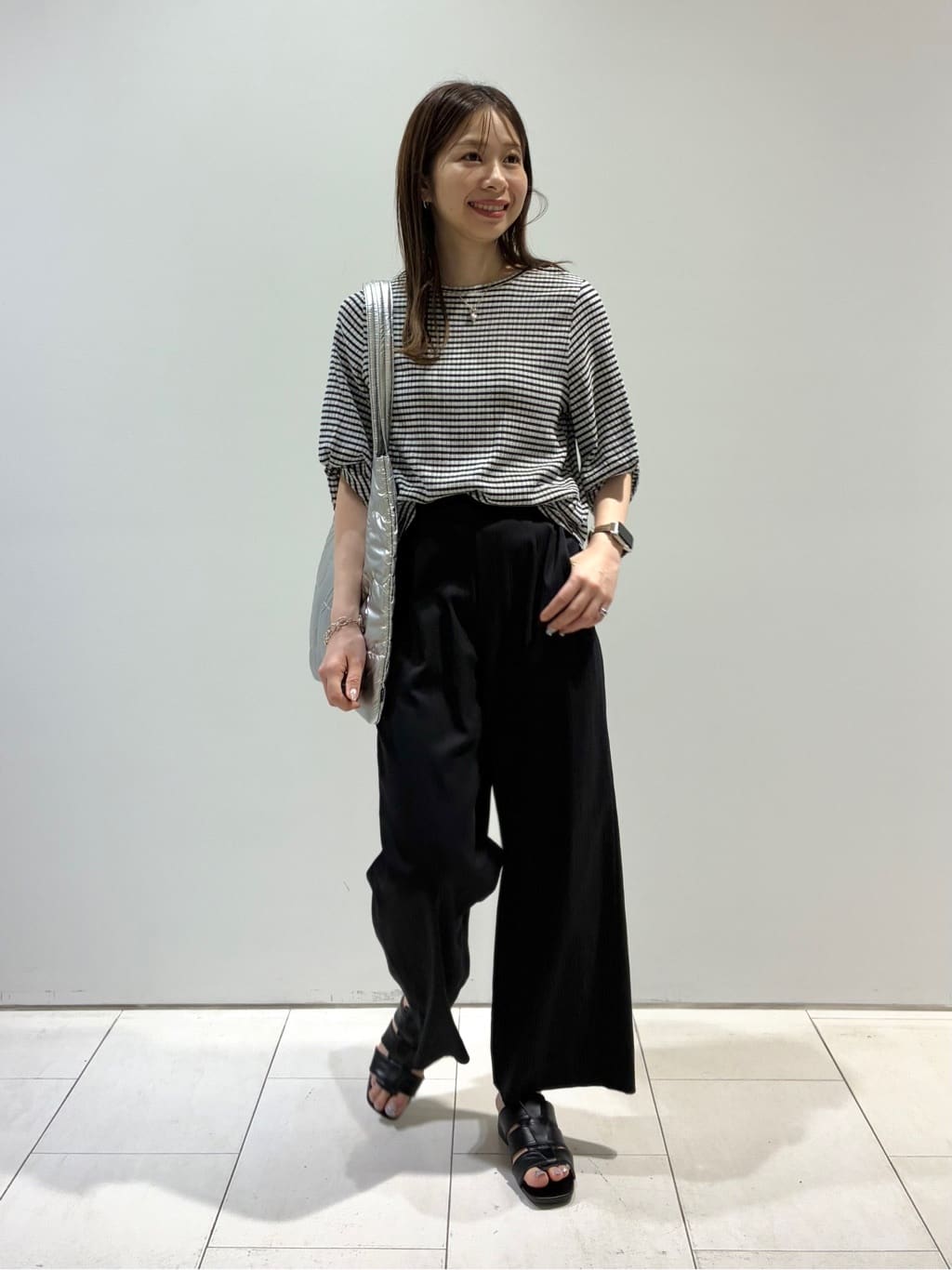 KAOさんの「INDIVI｜【UVケア／吸汗速乾】凹凸素材ねじり袖トップス」を使ったコーディネート