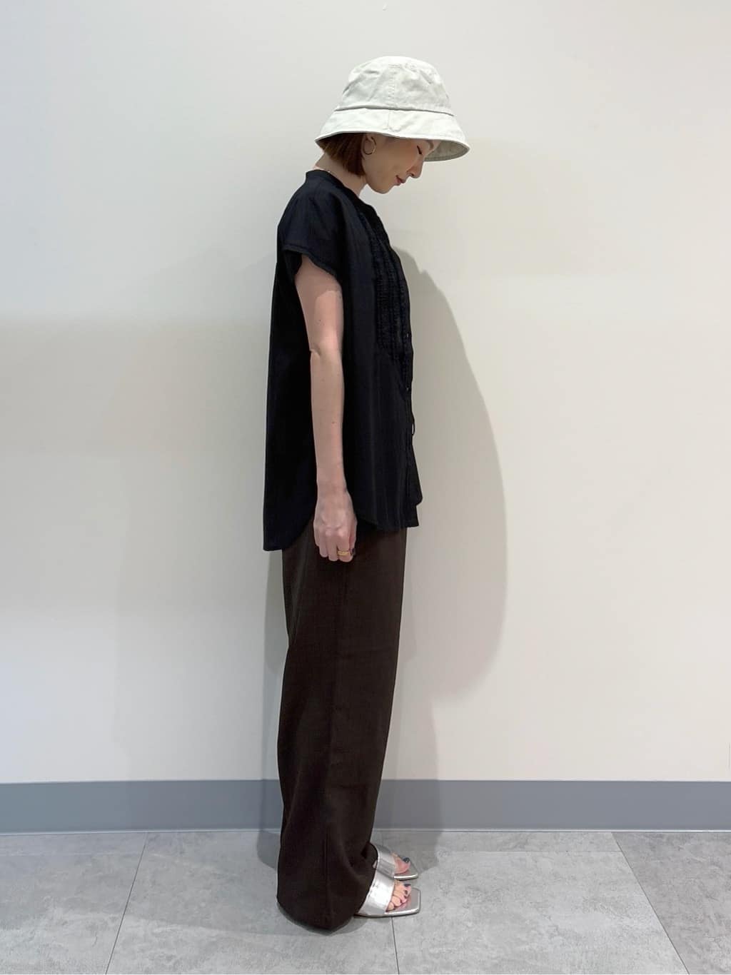 risaさんの「Dessin｜【洗える】スタンドカラーフリルブラウス」を使ったコーディネート