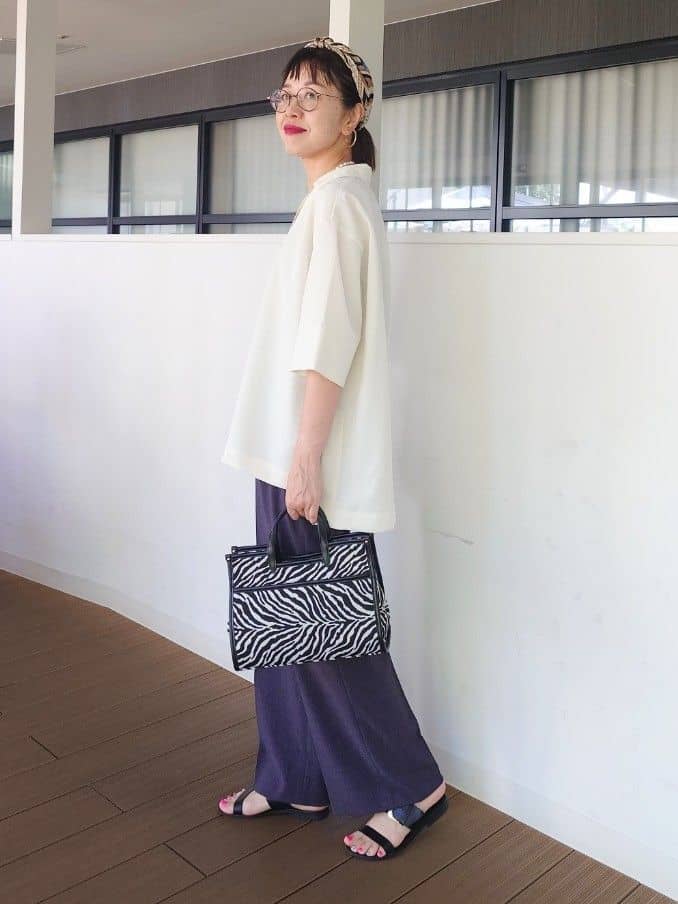 MUTSUKOさんの「UNTITLED｜【UVカット/接触冷感/吸水速乾/ゆったり】V開きネックシャツ」を使ったコーディネート