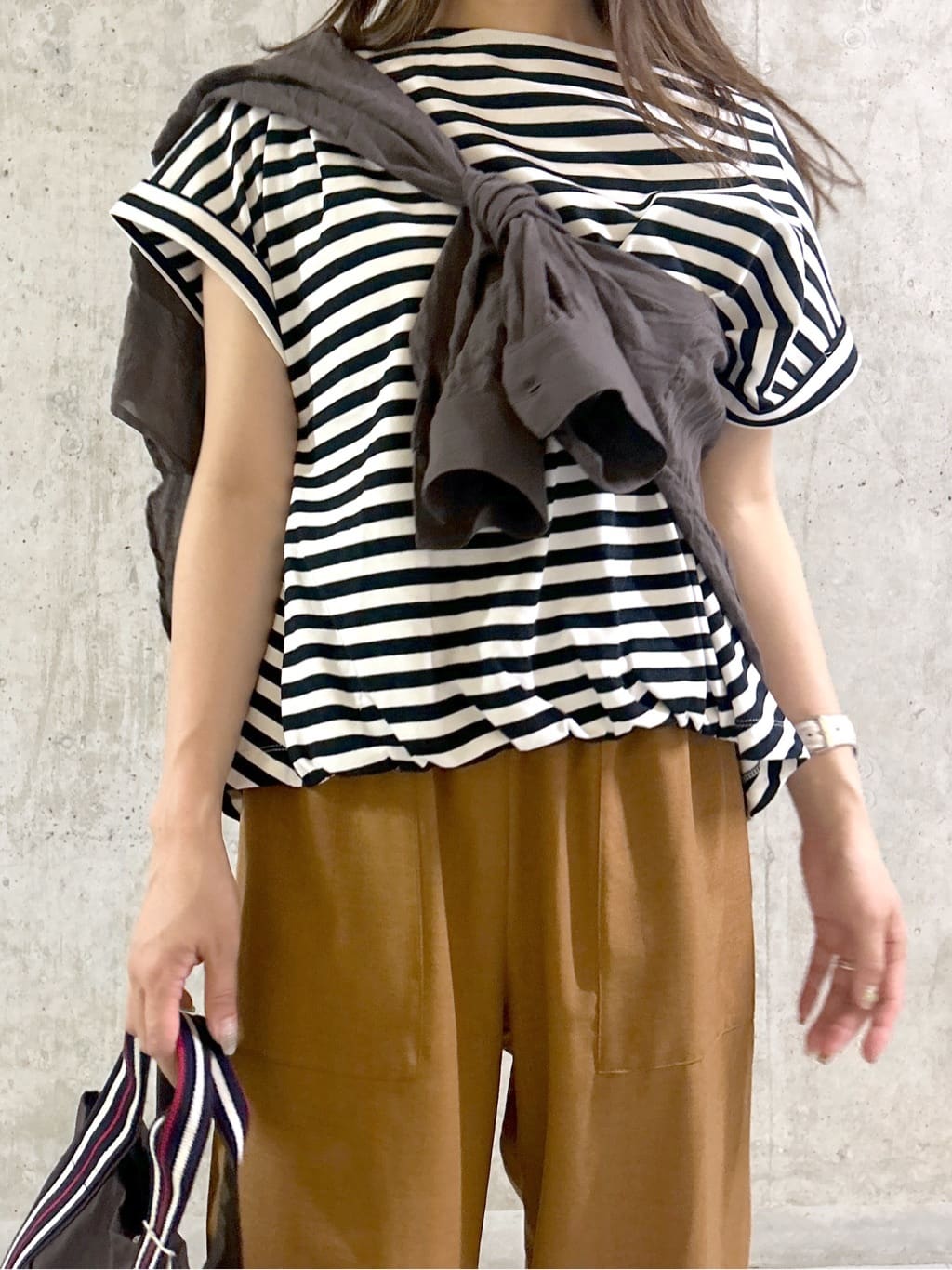 takaさんの「Dessin｜【二の腕カバー／UVカット】ロールアップスリーブ裾ギャザーカットソー」を使ったコーディネート