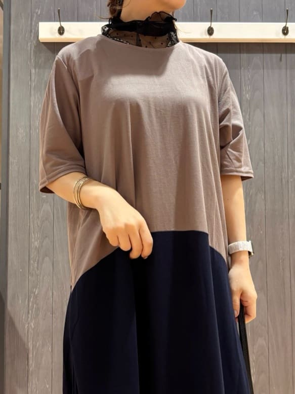 meiさんの「SHOO･LA･RUE｜【ひんやり/体型カバー】さらりと着られる バイカラーAラインワンピース」を使ったコーディネート