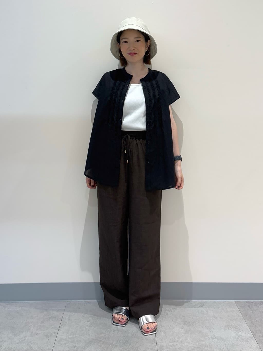 risaさんの「Dessin｜【洗える】スタンドカラーフリルブラウス」を使ったコーディネート