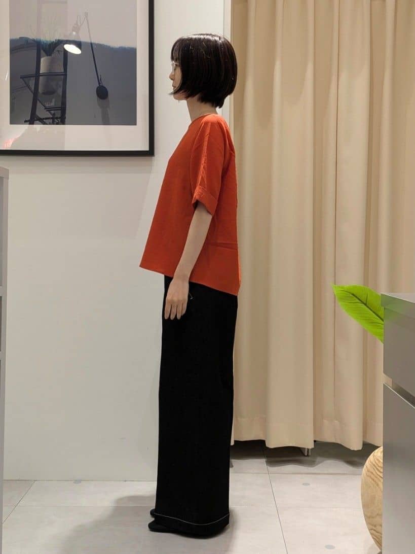 なめさんの「THE SHOP TK｜麻調メッシュブラウス【二の腕カバー/洗える】」を使ったコーディネート