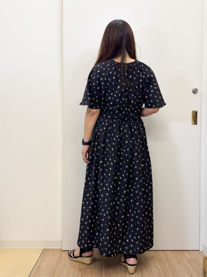 sachiさんの「grove｜【晴れの日も雨の日も】撥水エアリーフレアスリーブワンピース」を使ったコーディネート
