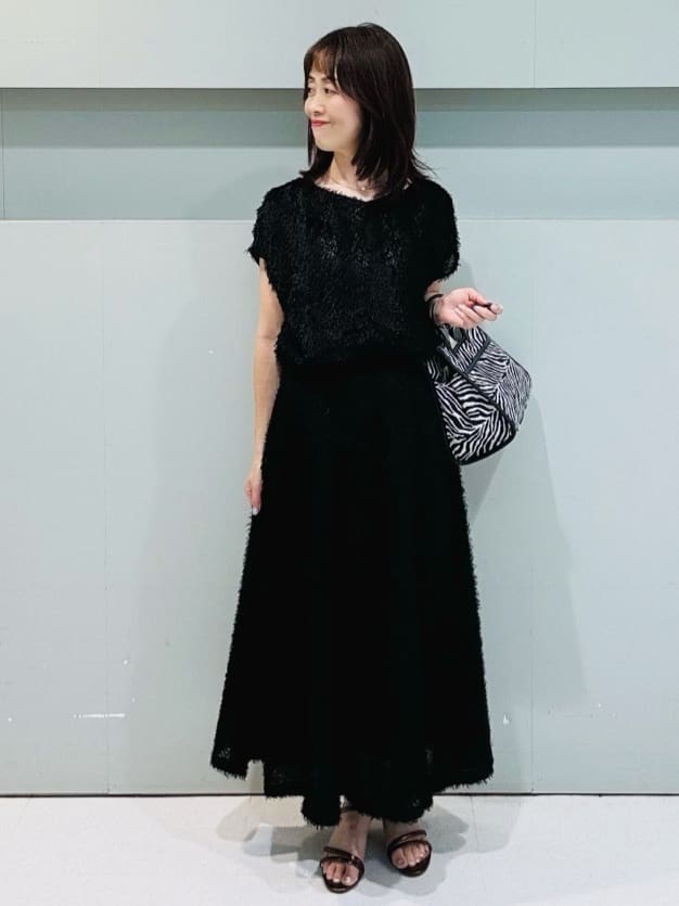makiさんの「UNTITLED｜【セットアップ可/洗える】フェザーフレンチスリーブブラウス」を使ったコーディネート