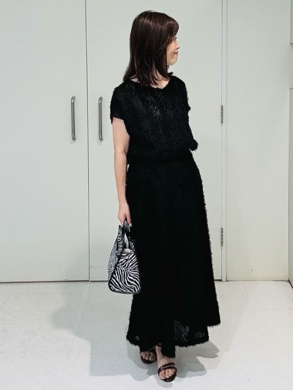 makiさんの「UNTITLED｜【セットアップ可/洗える】フェザーフレンチスリーブブラウス」を使ったコーディネート