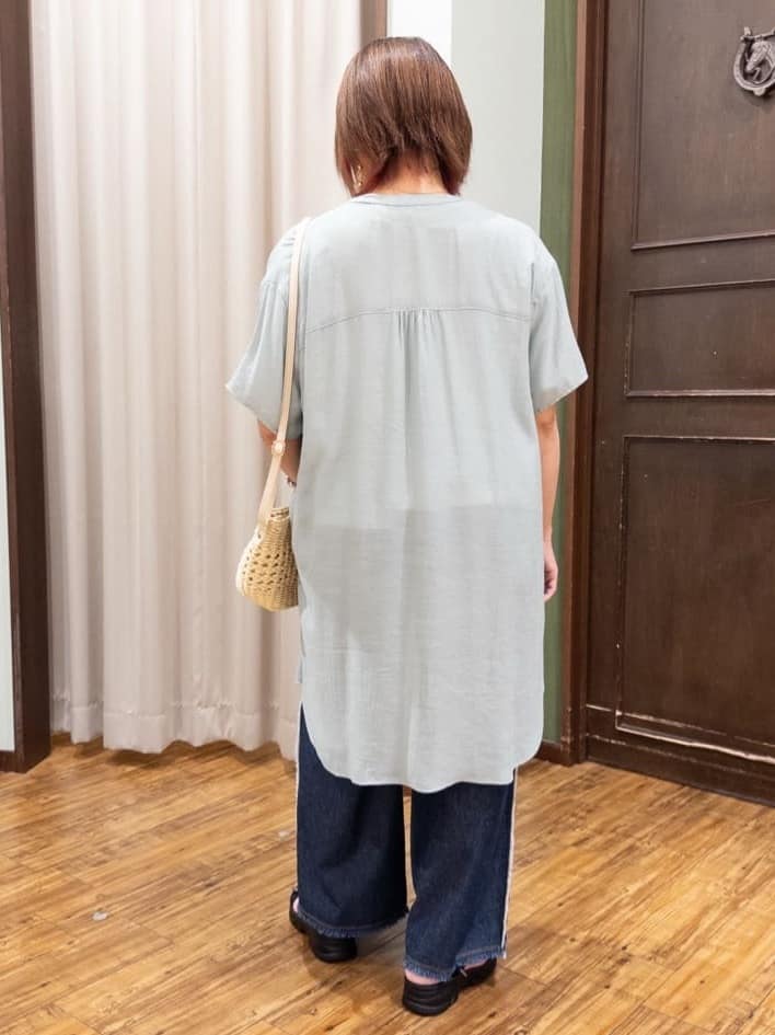 みかりん さんの「SHOO･LA･RUE｜◆【S-LL】シャーリングが目を惹く 羽織れるスラブチュニック」を使ったコーディネート