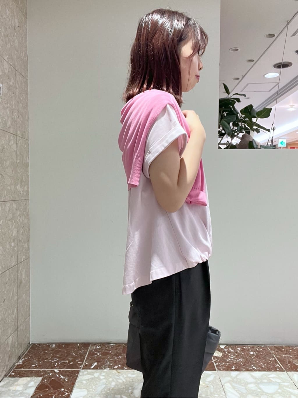 Makinoさんの「Dessin｜【二の腕カバー／UVカット】ロールアップスリーブ裾ギャザーカットソー」を使ったコーディネート