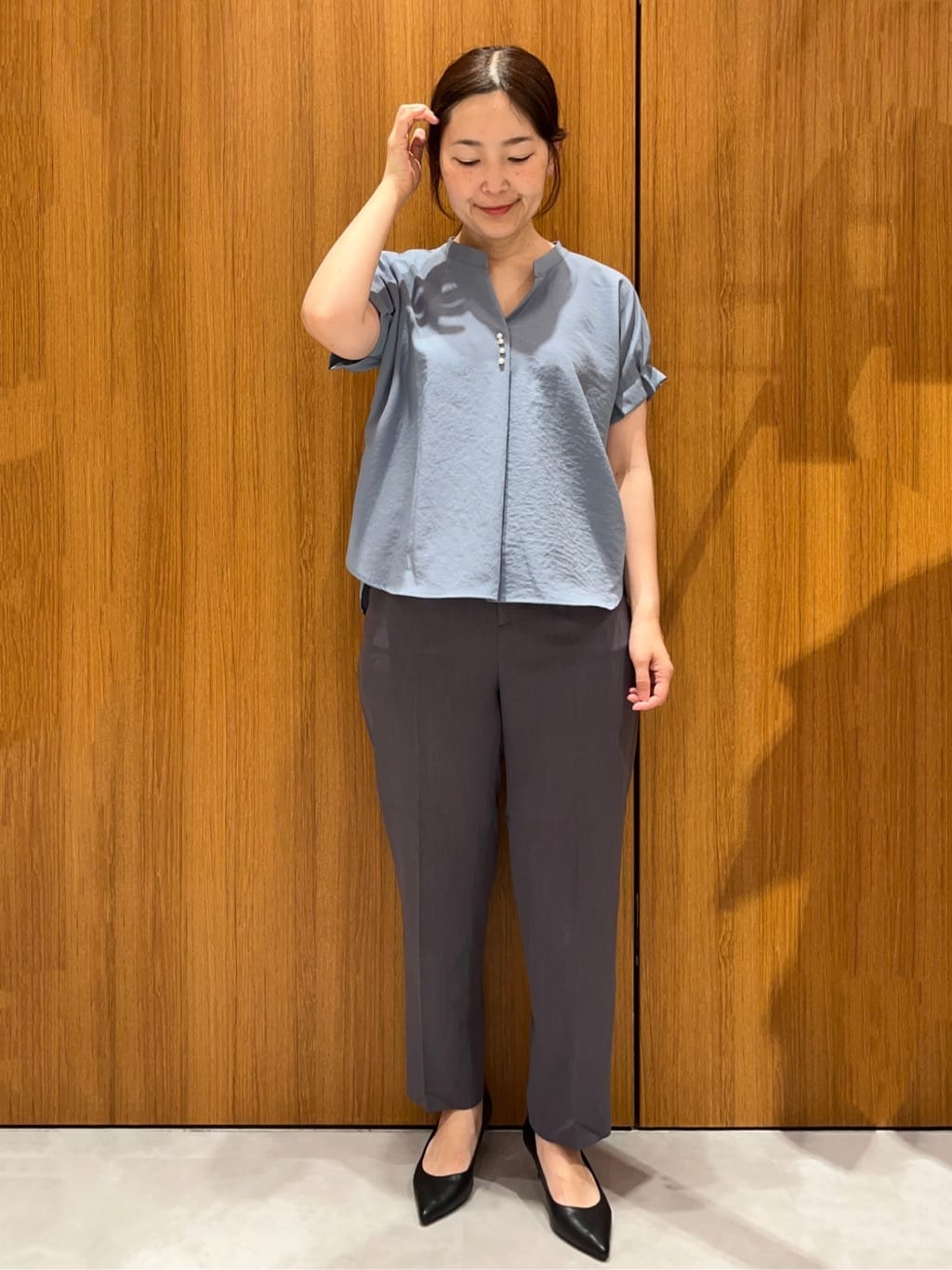 アスカさんの「index｜《7色展開／XS-LLサイズ》タックスリーブスキッパーブラウス【洗濯機洗い可／吸水速乾／抗ピル／防シ」を使ったコーディネート