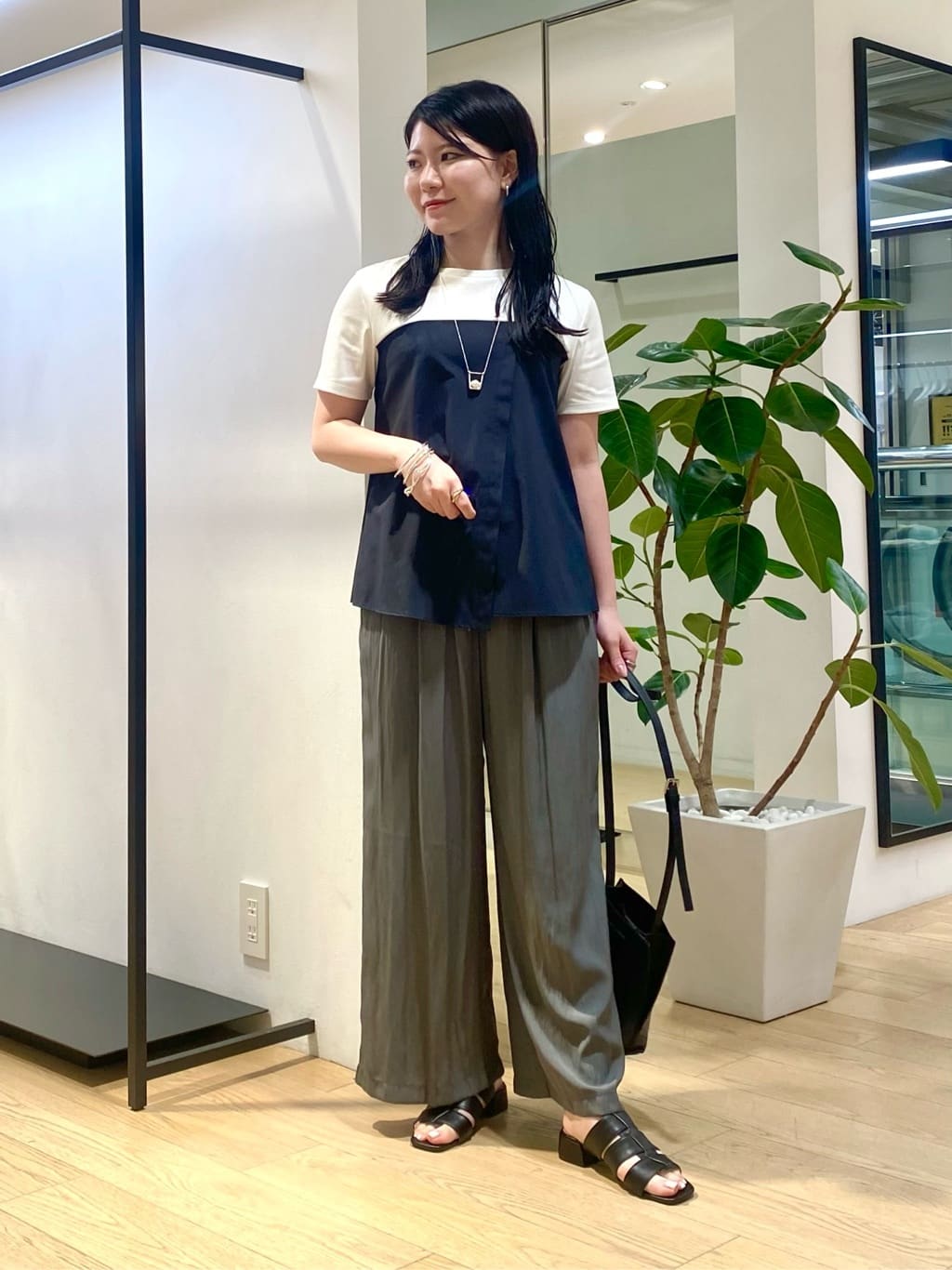 misakiさんの「INDIVI｜【洗える】ビスチェレイヤード風トップス」を使ったコーディネート
