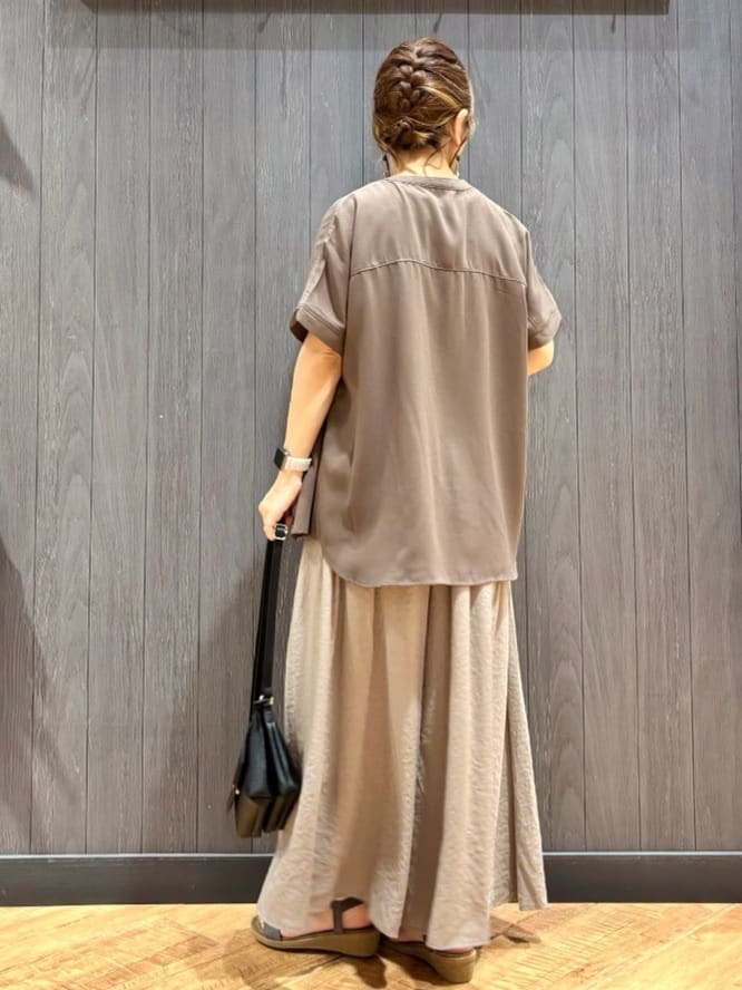 meiさんの「SHOO･LA･RUE｜【洗える/プチプラ】大人の抜け感をプラスする バンドカラーシャツ」を使ったコーディネート