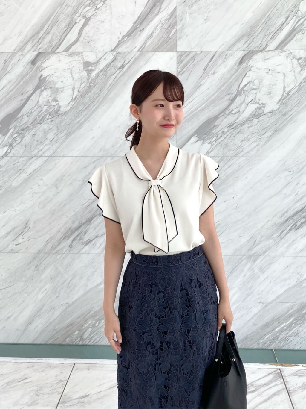 みさかさんの「index｜フレアスリーブボウタイニット【洗濯機洗い可／接触冷感／抗ピル】」を使ったコーディネート