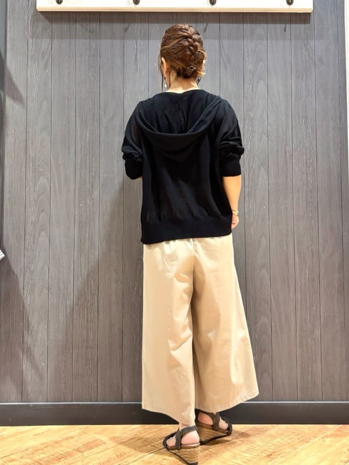 meiさんの「SHOO･LA･RUE｜冷房対策にも 上品なシアー感のニットパーカ」を使ったコーディネート