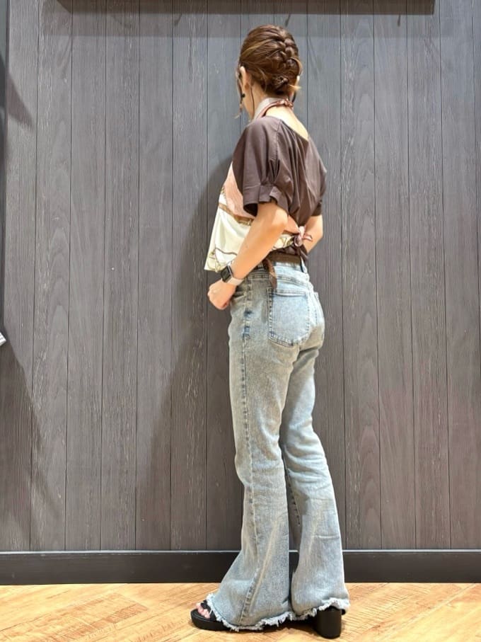 meiさんの「SHOO･LA･RUE｜【S-LL/UV/プチプラ】お袖タックで好印象 デザインTシャツ」を使ったコーディネート