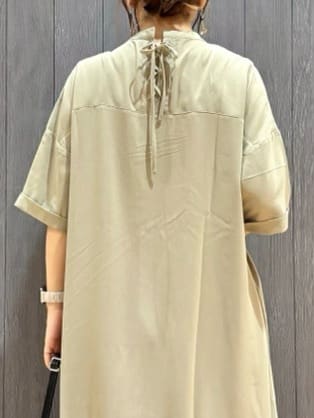meiさんの「SHOO･LA･RUE｜【S-LL/洗濯後しわになりにくい/体型カバー】後ろ姿もサマになる バックレースアップチュニック」を使ったコーディネート
