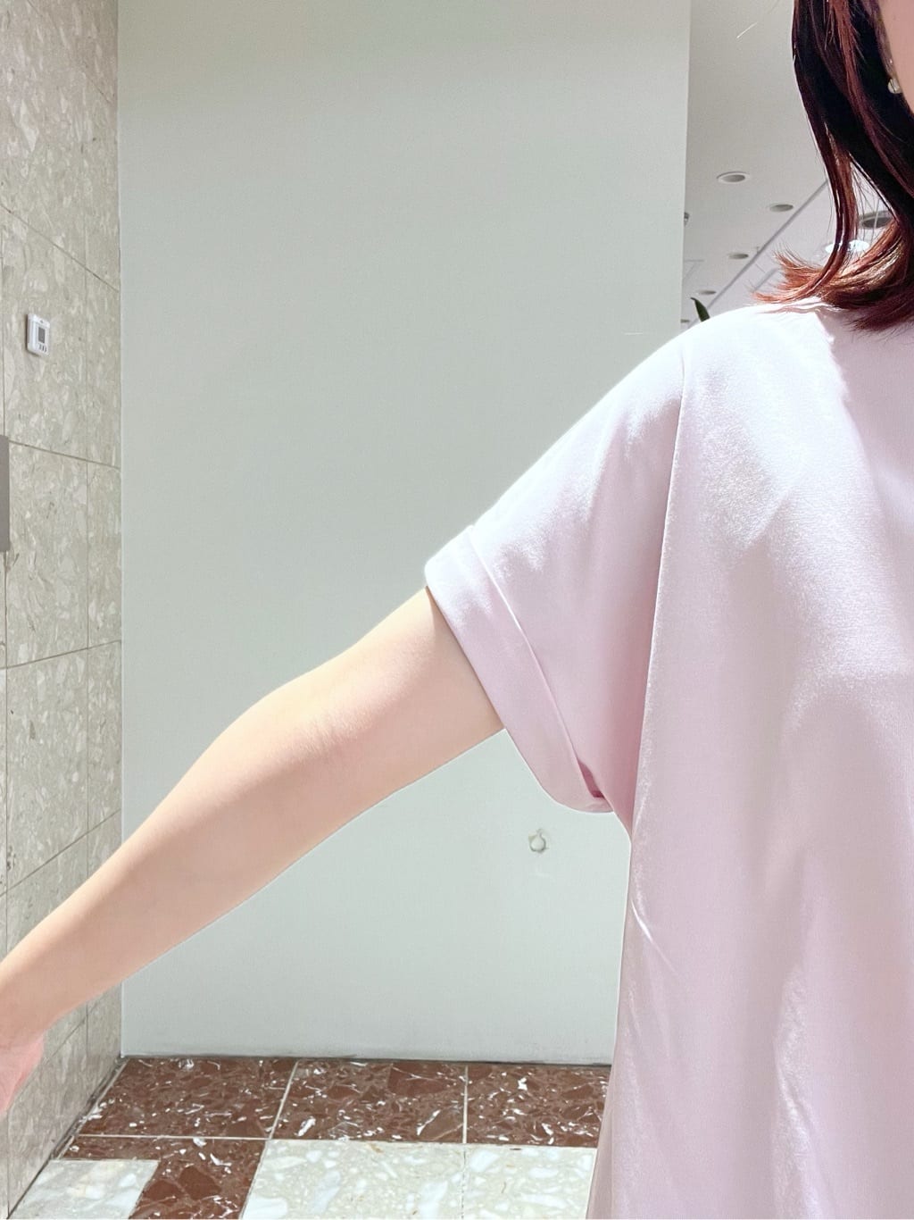 Makinoさんの「Dessin｜【二の腕カバー／UVカット】ロールアップスリーブ裾ギャザーカットソー」を使ったコーディネート