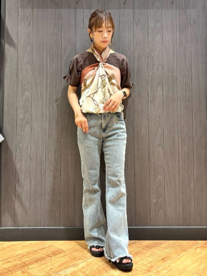 meiさんの「SHOO･LA･RUE｜【S-LL/UV/プチプラ】お袖タックで好印象 デザインTシャツ」を使ったコーディネート