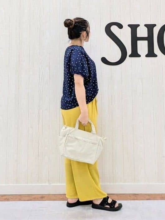 さくみぃさんの「SHOO･LA･RUE｜◆【S-LL/ひんやり】さらりと涼やか イージーワイドパンツ」を使ったコーディネート