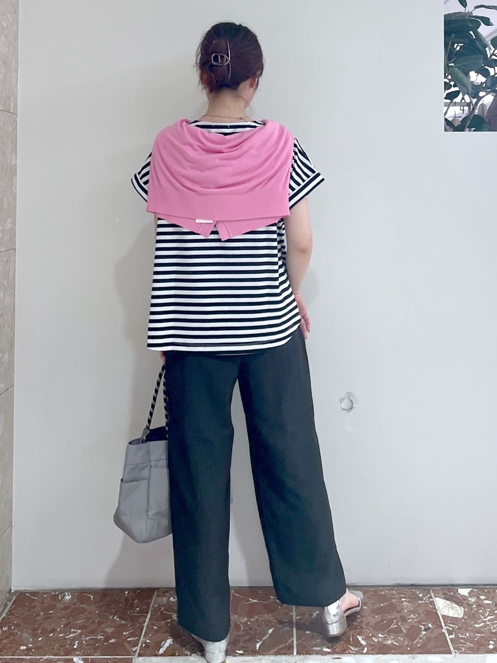 Makinoさんの「Dessin｜【二の腕カバー／UVカット】ロールアップスリーブ裾ギャザーカットソー」を使ったコーディネート