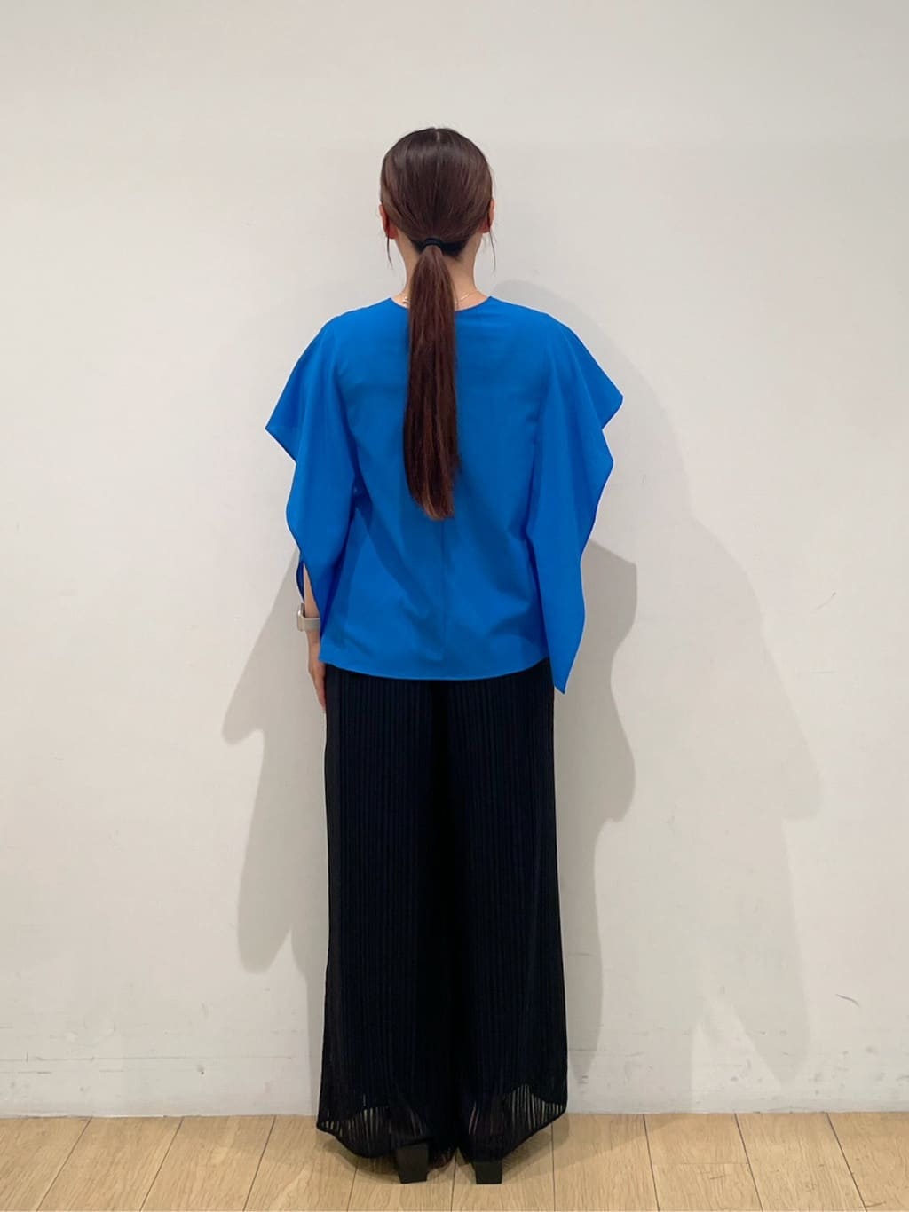 maiさんの「INDIVI｜【選べる柄／WEB限定カラー】ビッグニットバッグ」を使ったコーディネート