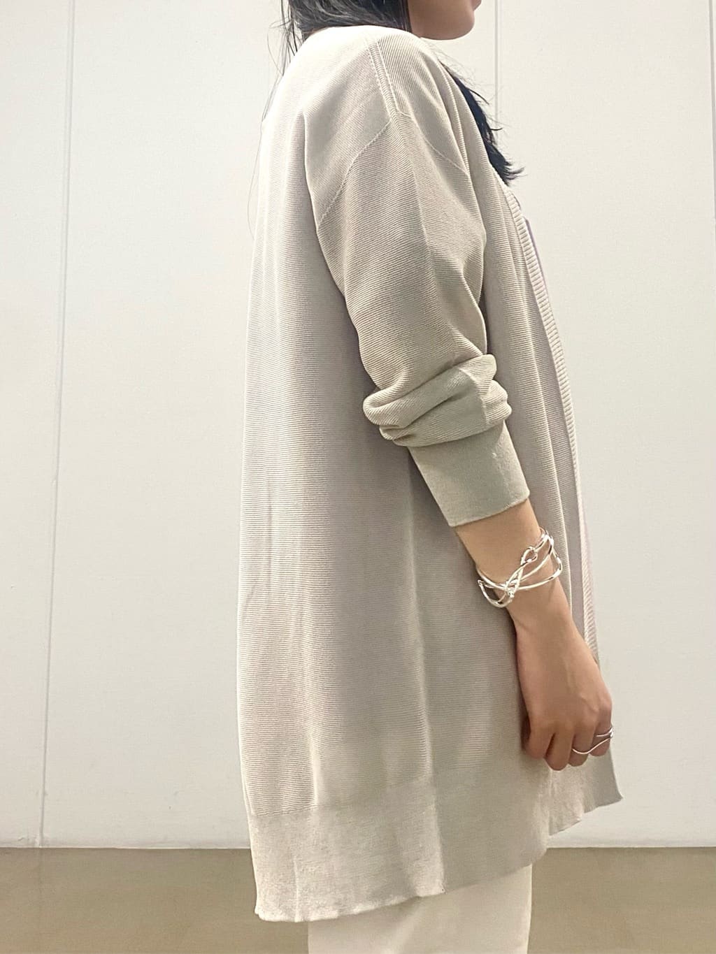 misakiさんの「INDIVI｜【褒められデニム】ワイドストレート デニムパンツ」を使ったコーディネート