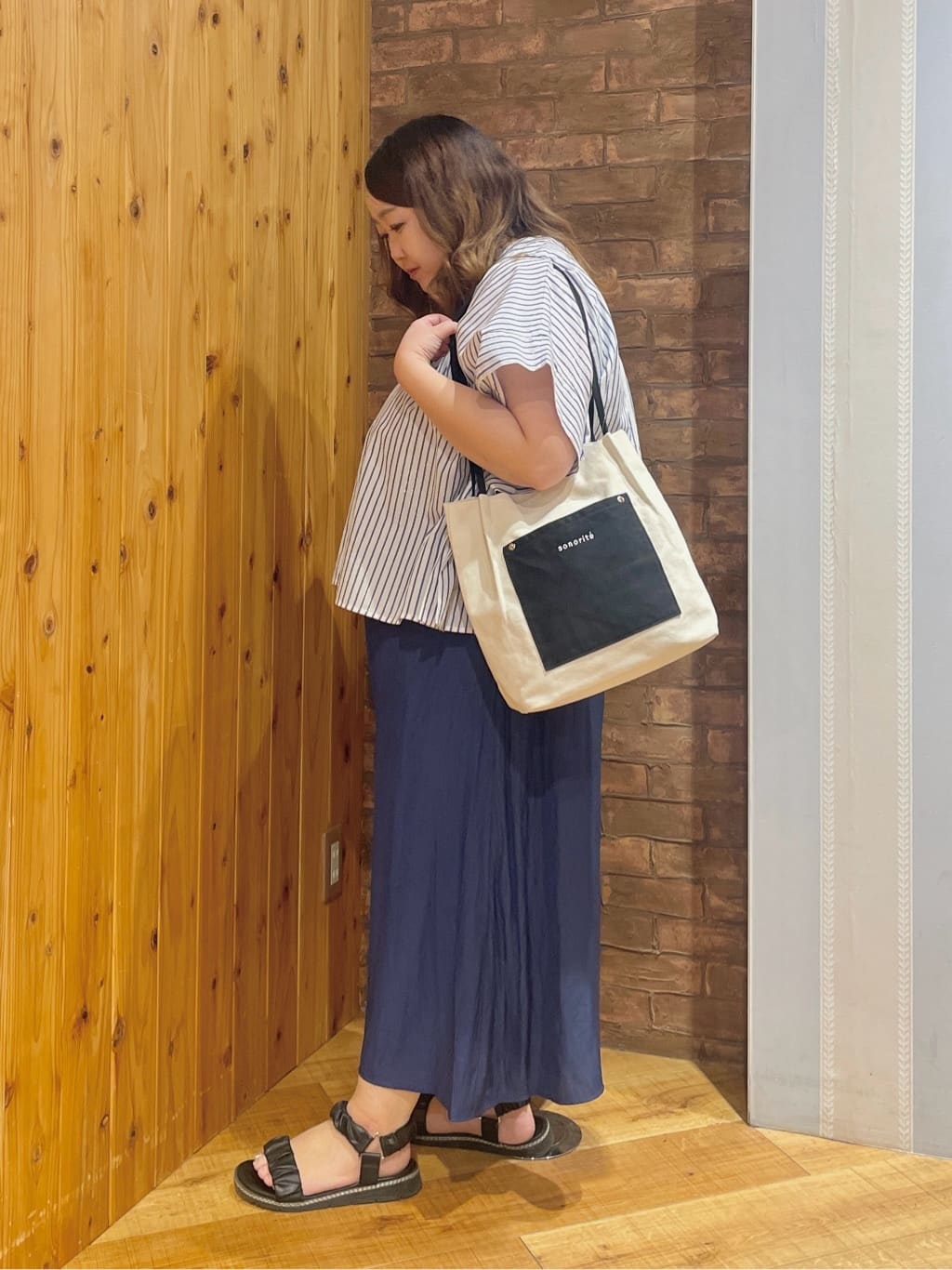 Risaさんの「SHOO･LA･RUE｜【S-LL/裏地ひんやり】スカート見えで上品に マットサテンスカーチョ」を使ったコーディネート