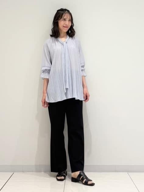 kayoさんの「INDIVI｜【洗える／シャーリング素材】ボリューム袖エアリーブラウス」を使ったコーディネート